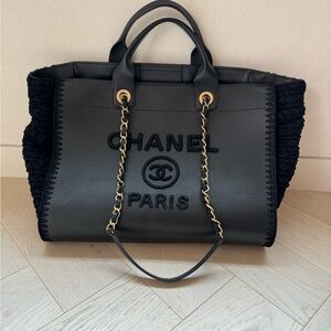 Chanel Deauville- black/crochet